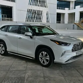 Toyota Highlander 2022