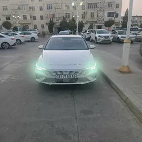 Hyundai Elantra 2025