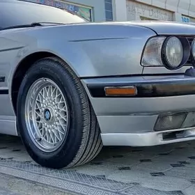 BMW 525 1990