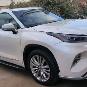 Toyota Highlander 2021