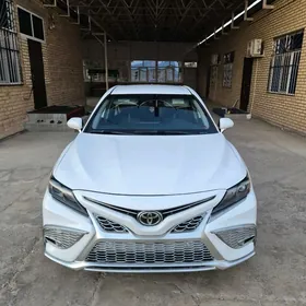 Toyota Camry 2021