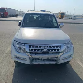 Mitsubishi Pajero 2021