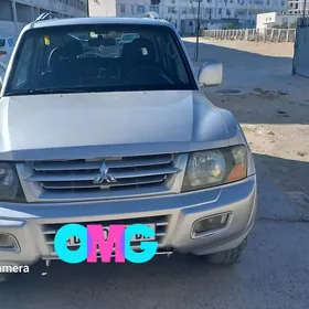 Mitsubishi Montero 2002