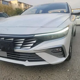 Hyundai Elantra 2025