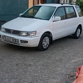 Mitsubishi Chariot 1991