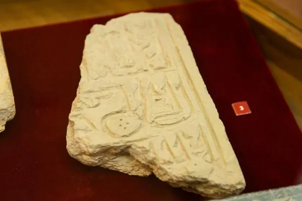 Türkmenistanda ýüze çykarylan täze arheologik tapyndylar Aşgabat we Arkadag şäherleriniň muzeýlerine gowşurylar