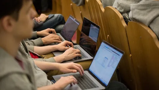 Сердар Бердымухамедов одобрил направление студентов на учёбу в Китай и Венгрию