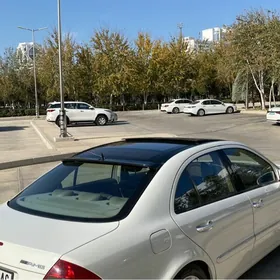 Mercedes-Benz E320 2005