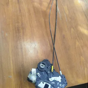 Toyota Sienna önki Zamok