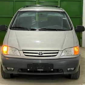 Toyota Sienna 2003