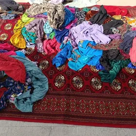 Geýilen koynek satýan