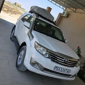 Toyota Fortuner 2013