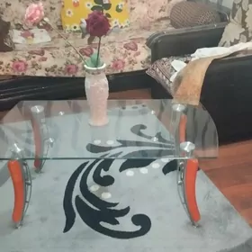 стеклянный стол