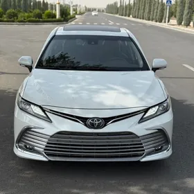 Toyota Camry 2021