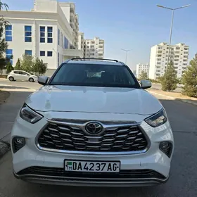 Toyota Highlander 2021