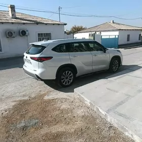 Toyota Highlander 2021