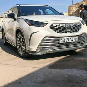 Toyota Highlander 2021