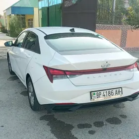 Hyundai Elantra 2022