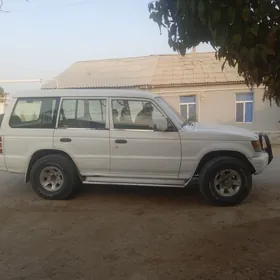 Mitsubishi Pajero 2000