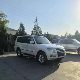 Mitsubishi Pajero 2021