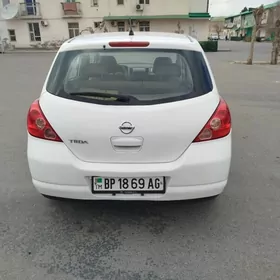 Nissan Tiida 2008