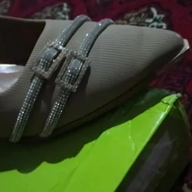 Taze model tufli. razmer 38