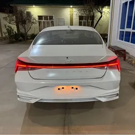 Hyundai Elantra 2022