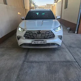 Toyota Highlander 2021