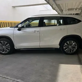 Toyota Highlander 2021