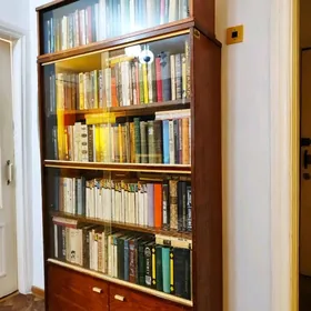 Книжный шкаф