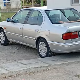 Nissan Primera 1992