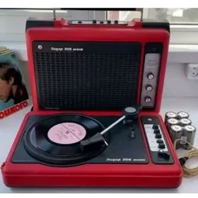 Ретро проигрыватель Лидер