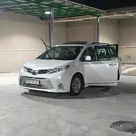 Toyota Sienna 2018