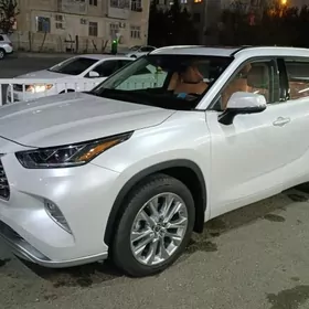 Toyota Highlander 2021
