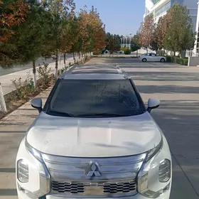 Mitsubishi Outlander 2025