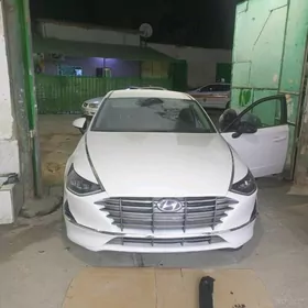 iş gözleýän maşyn bar.