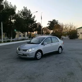 Nissan Tiida 2011