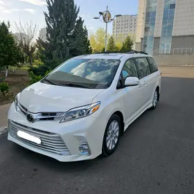 Toyota Sienna 2019
