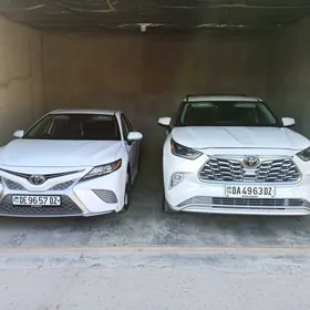 Toyota Highlander 2021