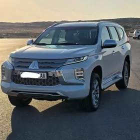 Mitsubishi Pajero 2020
