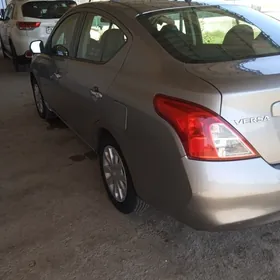 Nissan Versa 2012
