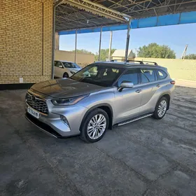 Toyota Highlander 2021