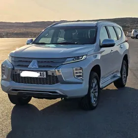 Mitsubishi Pajero 2020