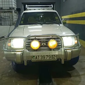Mitsubishi Pajero 1992