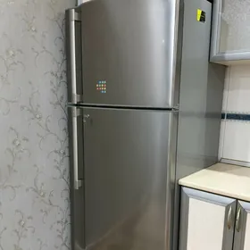 uly holadilnik Hitachi