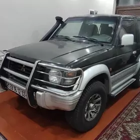 Mitsubishi Pajero 1991