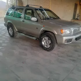 Nissan Pathfinder 2000