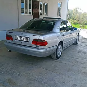 Mercedes-Benz E320 1997