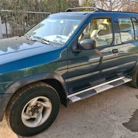 Nissan Pathfinder 1996