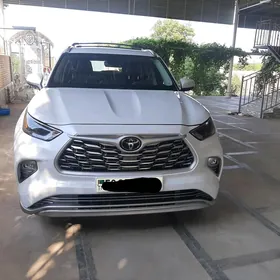 Toyota Highlander 2022